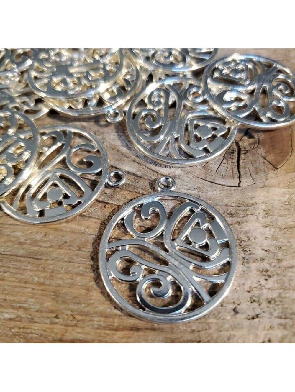 Lot Avant Garde Abstract Art Round Silver Plated Pendants Charms 4 pcs